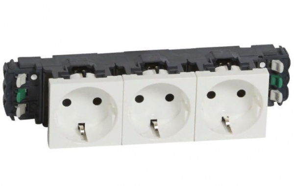 LEGRAND 077403 Модуль розетки 3х2К+З, 6М, немецкий стандарт Фото LEGRAND 077403 Модуль розетки 3х2К+З, 6М, немецкий стандарт Фото